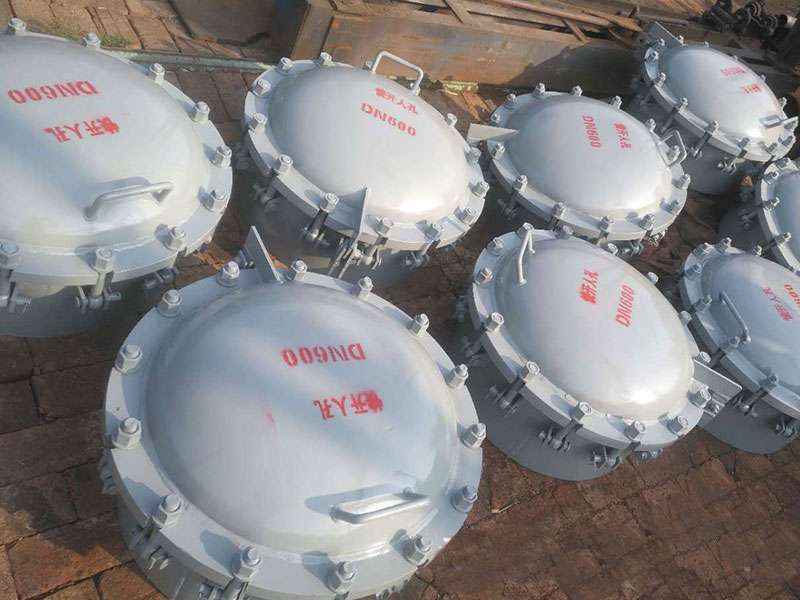 DN600拱（gǒng）盖回转快开人孔